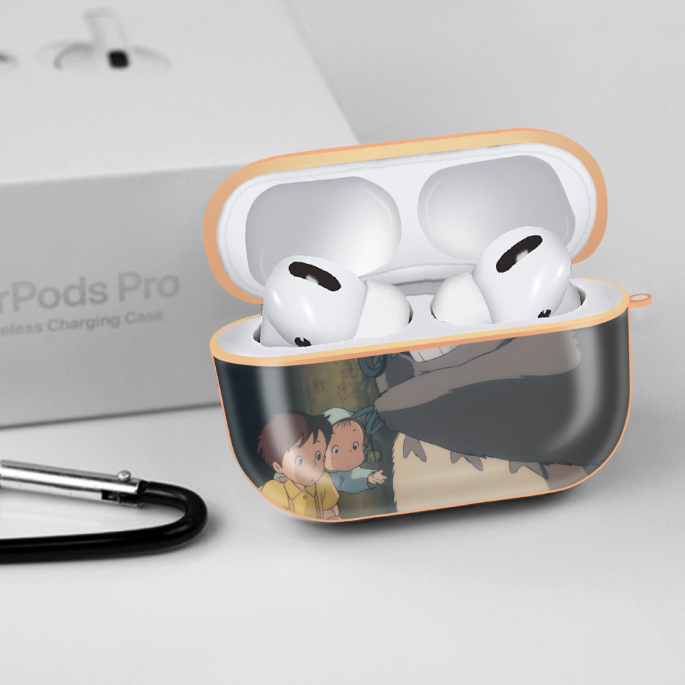 となりのトトロ 草壁メイ 草壁サツキ My Neighbor Totoro Satsuki Kusakabe Mei Kusakabe 【AirPods Pro用】ハードシェル保護ケース｜耐衝撃・防指紋・カラビナ付き商品仕様