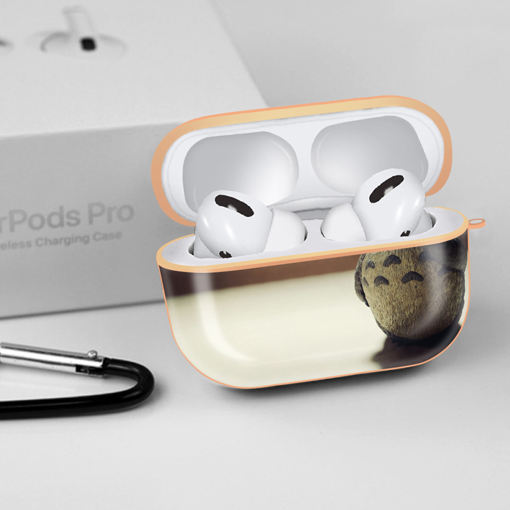 となりのトトロ 草壁メイ 草壁サツキ My Neighbor Totoro Satsuki Kusakabe Mei Kusakabe 【AirPods Pro用】ハードシェル保護ケース｜耐衝撃・防指紋・カラビナ付き商品仕様