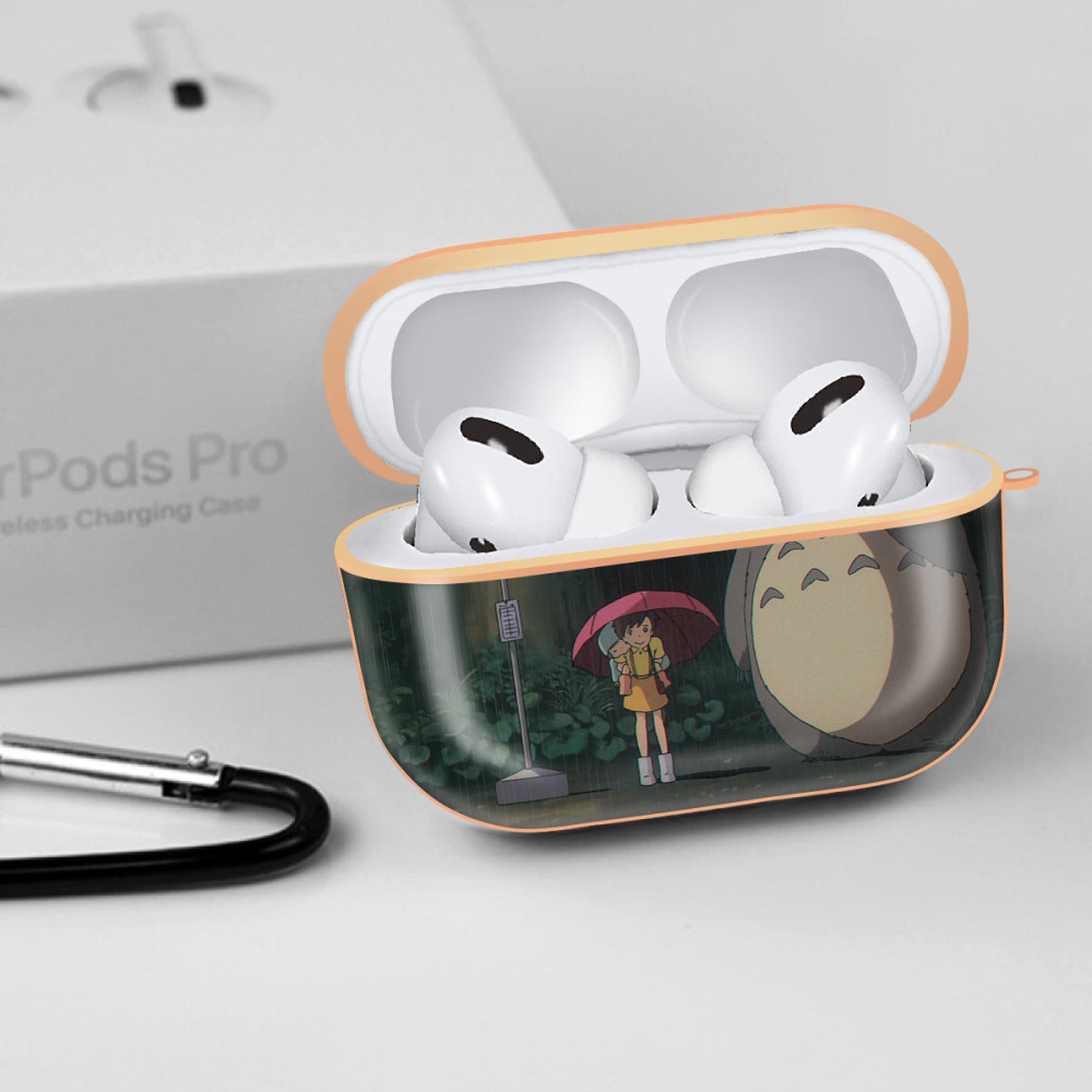 となりのトトロ 草壁メイ 草壁サツキ My Neighbor Totoro Satsuki Kusakabe Mei Kusakabe 【AirPods Pro用】ハードシェル保護ケース｜耐衝撃・防指紋・カラビナ付き商品仕様
