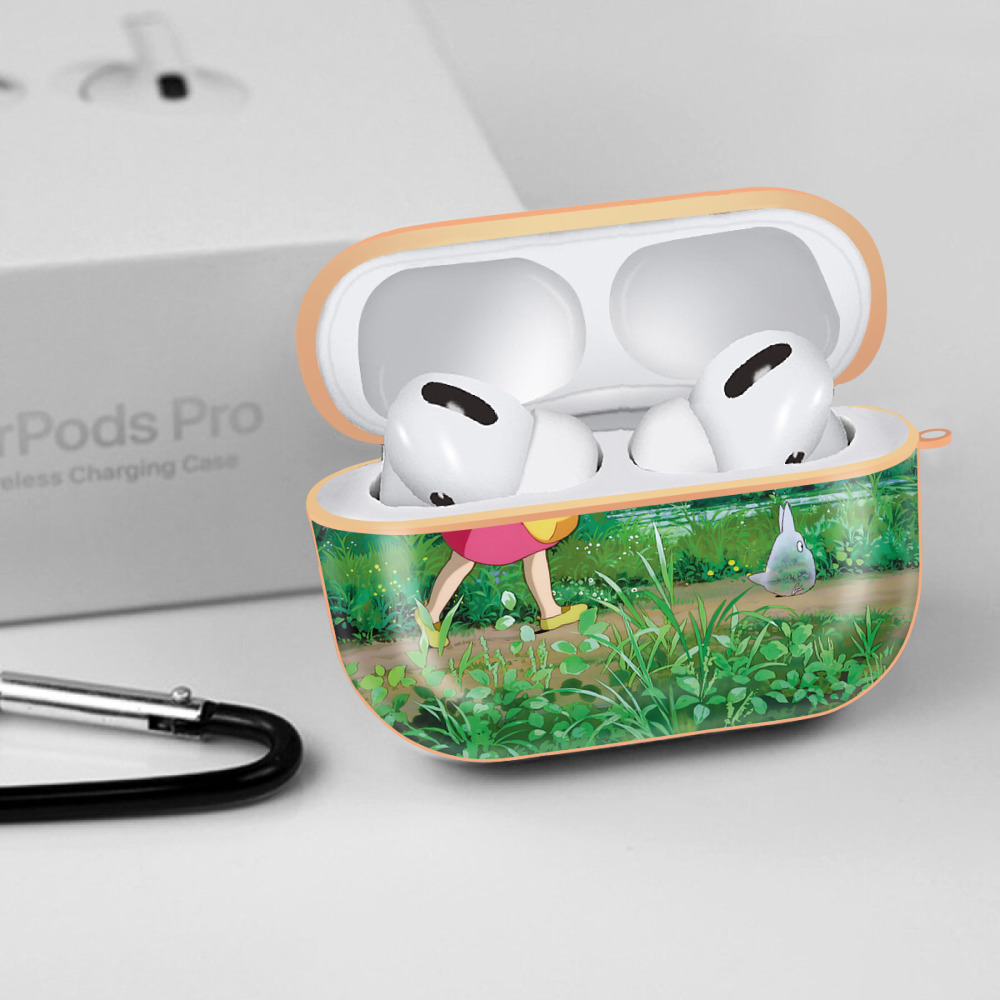 となりのトトロ 草壁メイ 草壁サツキ My Neighbor Totoro Satsuki Kusakabe Mei Kusakabe 【AirPods Pro用】ハードシェル保護ケース｜耐衝撃・防指紋・カラビナ付き商品仕様