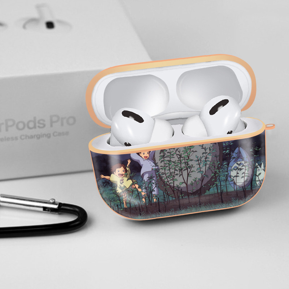 となりのトトロ 草壁メイ 草壁サツキ My Neighbor Totoro Satsuki Kusakabe Mei Kusakabe 【AirPods Pro用】ハードシェル保護ケース｜耐衝撃・防指紋・カラビナ付き商品仕様