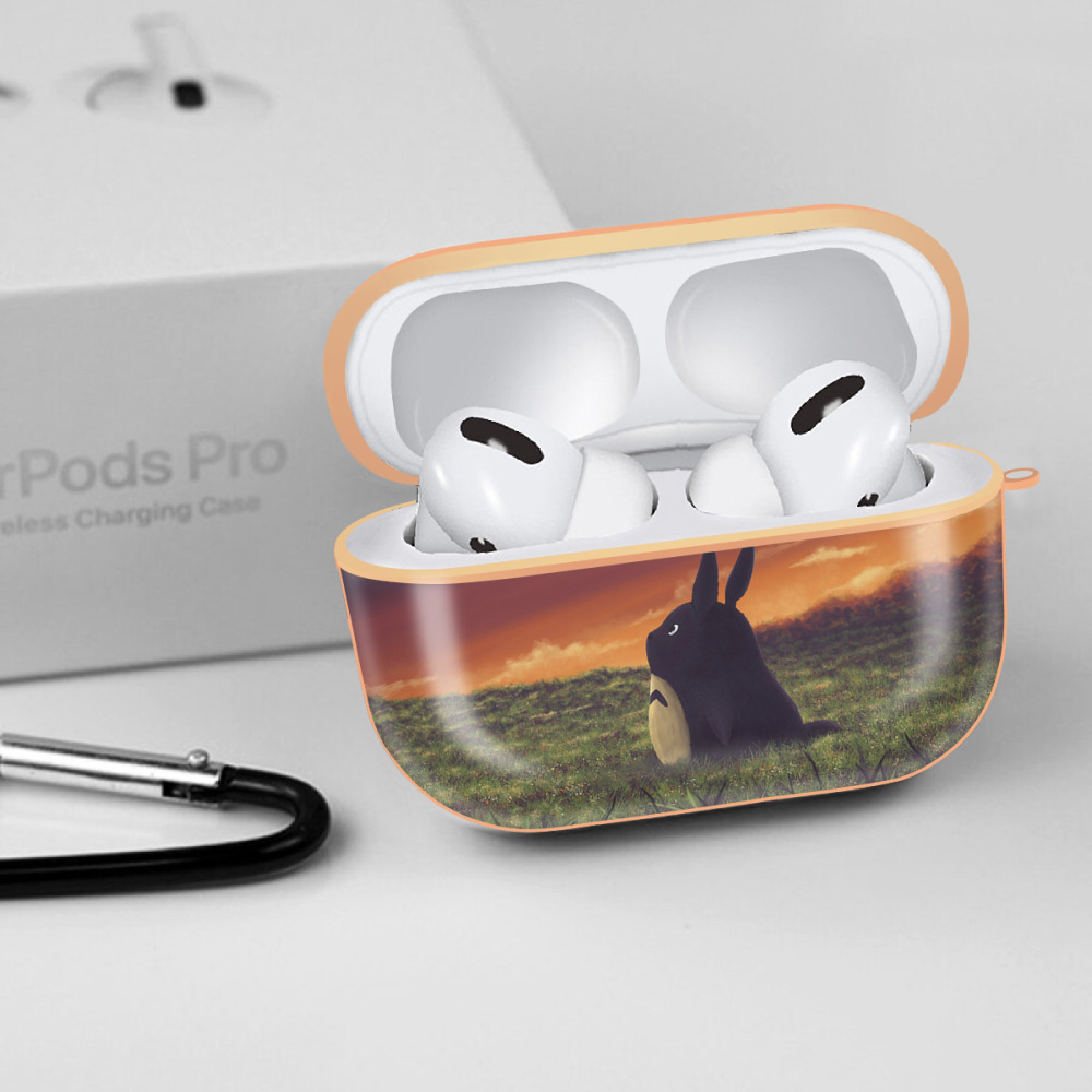 となりのトトロ 草壁メイ 草壁サツキ My Neighbor Totoro Satsuki Kusakabe Mei Kusakabe 【AirPods Pro用】ハードシェル保護ケース｜耐衝撃・防指紋・カラビナ付き商品仕様