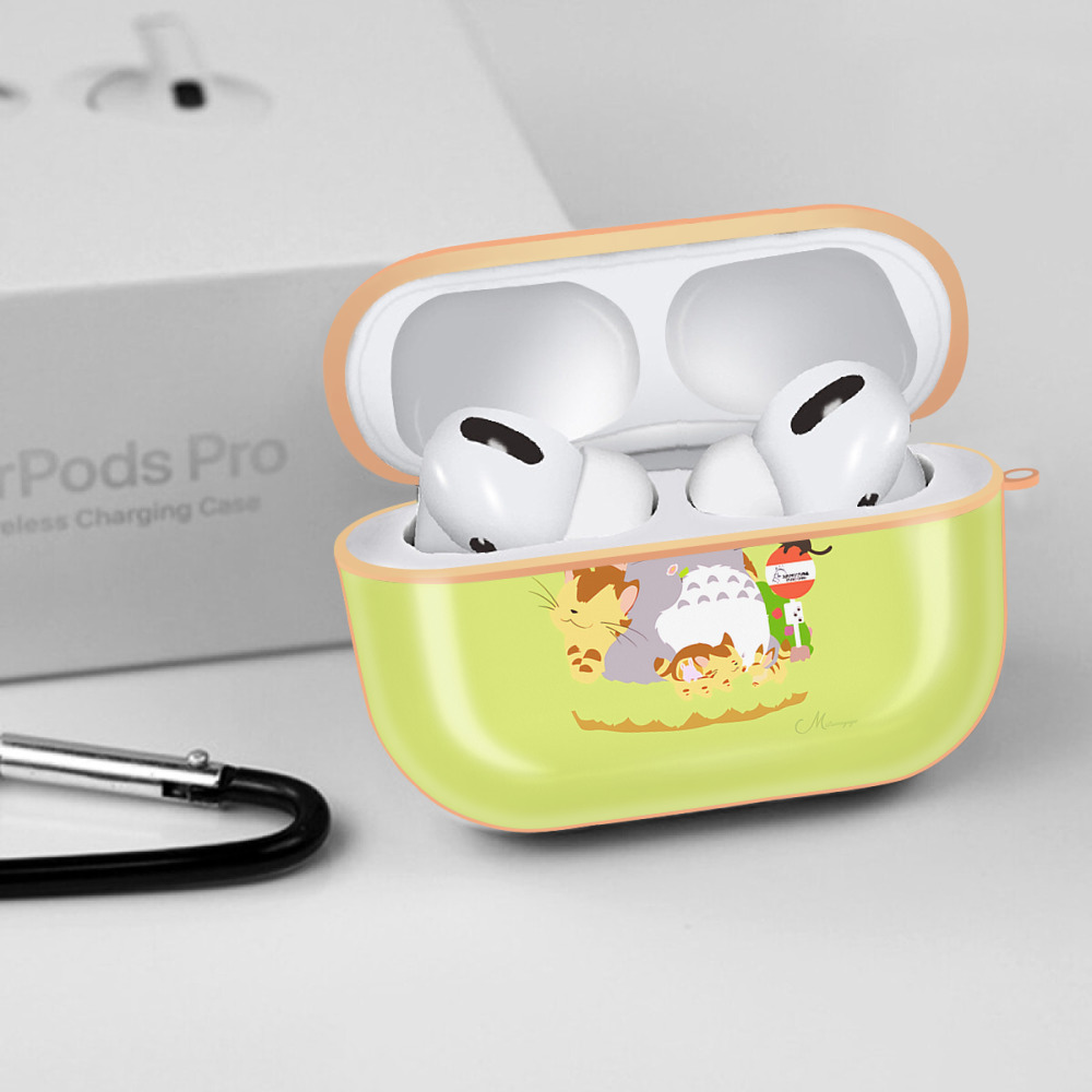 となりのトトロ 草壁メイ 草壁サツキ My Neighbor Totoro Satsuki Kusakabe Mei Kusakabe 【AirPods Pro用】ハードシェル保護ケース｜耐衝撃・防指紋・カラビナ付き商品仕様