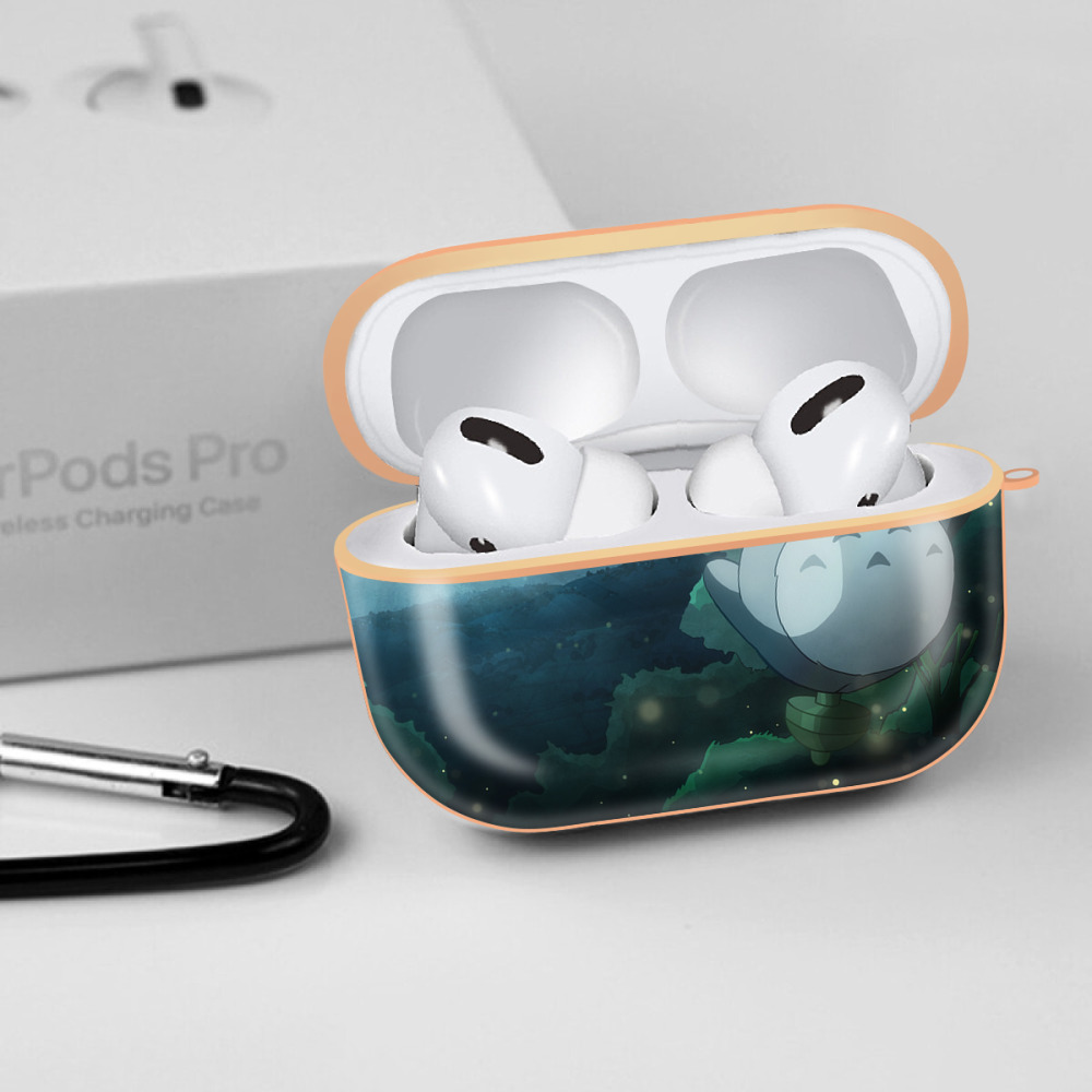 となりのトトロ 草壁メイ 草壁サツキ My Neighbor Totoro Satsuki Kusakabe Mei Kusakabe 【AirPods Pro用】ハードシェル保護ケース｜耐衝撃・防指紋・カラビナ付き商品仕様