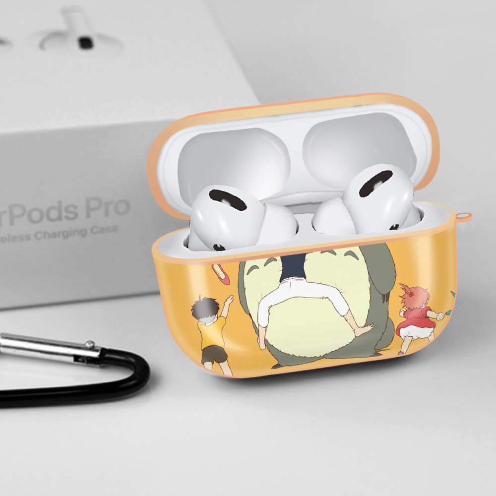 となりのトトロ 草壁メイ 草壁サツキ My Neighbor Totoro Satsuki Kusakabe Mei Kusakabe 【AirPods Pro用】ハードシェル保護ケース｜耐衝撃・防指紋・カラビナ付き商品仕様