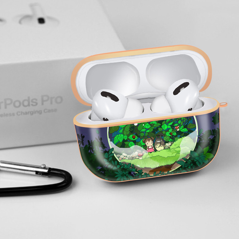 となりのトトロ 草壁メイ 草壁サツキ My Neighbor Totoro Satsuki Kusakabe Mei Kusakabe 【AirPods Pro用】ハードシェル保護ケース｜耐衝撃・防指紋・カラビナ付き商品仕様