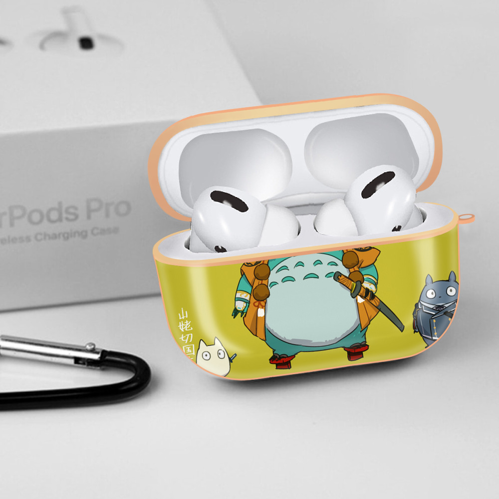 となりのトトロ 草壁メイ 草壁サツキ My Neighbor Totoro Satsuki Kusakabe Mei Kusakabe 【AirPods Pro用】ハードシェル保護ケース｜耐衝撃・防指紋・カラビナ付き商品仕様