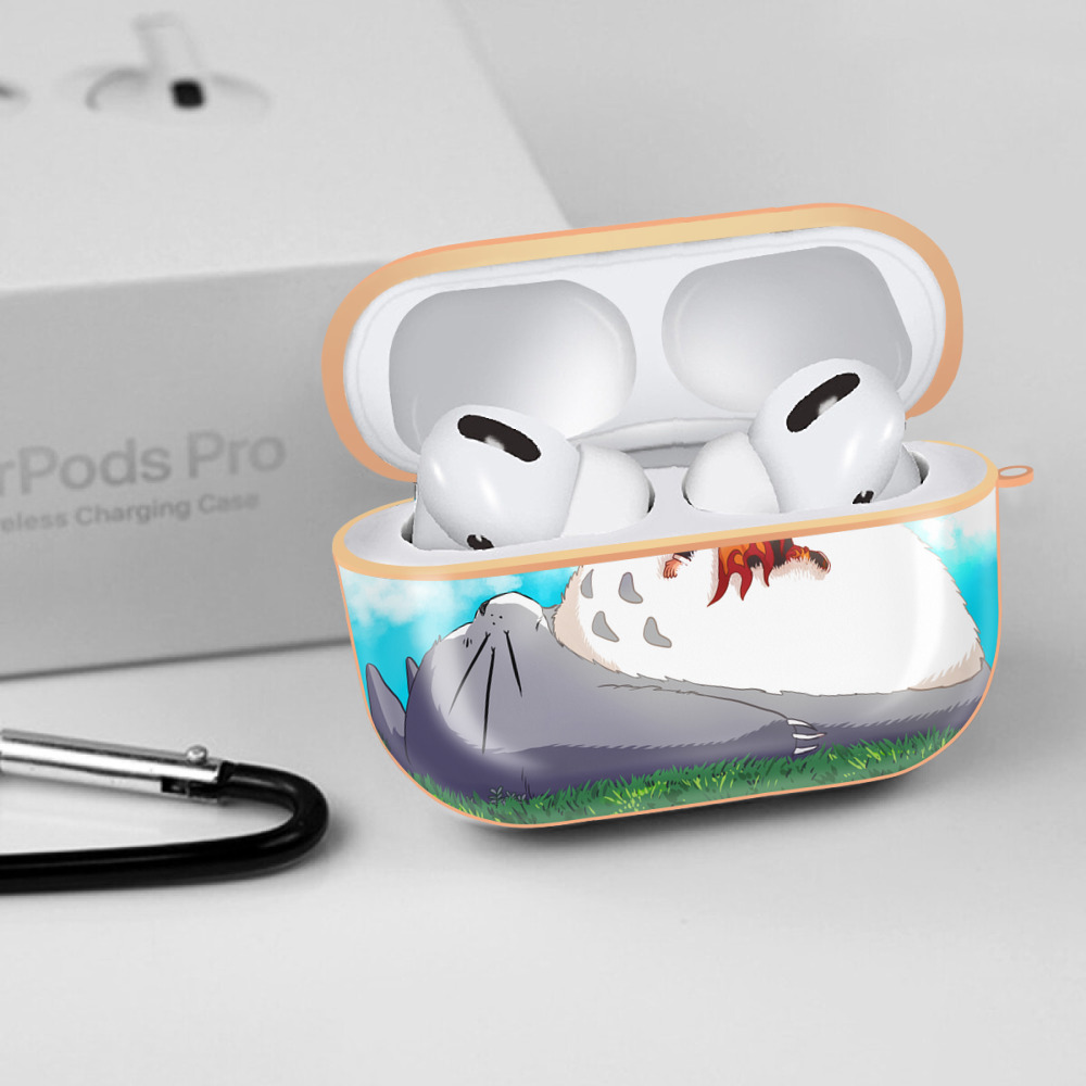 となりのトトロ 草壁メイ 草壁サツキ My Neighbor Totoro Satsuki Kusakabe Mei Kusakabe 【AirPods Pro用】ハードシェル保護ケース｜耐衝撃・防指紋・カラビナ付き商品仕様