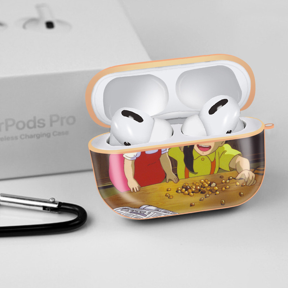 となりのトトロ 草壁メイ 草壁サツキ My Neighbor Totoro Satsuki Kusakabe Mei Kusakabe 【AirPods Pro用】ハードシェル保護ケース｜耐衝撃・防指紋・カラビナ付き商品仕様