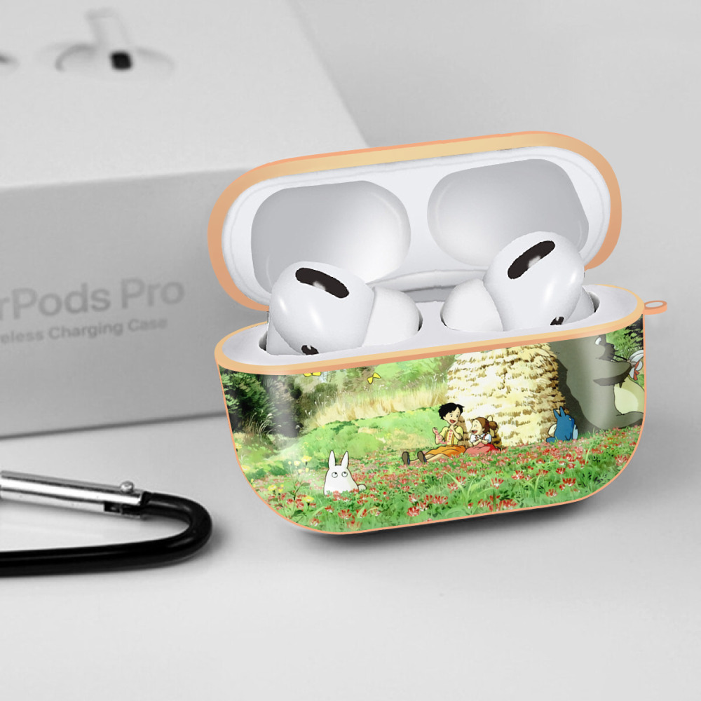 となりのトトロ 草壁メイ 草壁サツキ My Neighbor Totoro Satsuki Kusakabe Mei Kusakabe 【AirPods Pro用】ハードシェル保護ケース｜耐衝撃・防指紋・カラビナ付き商品仕様