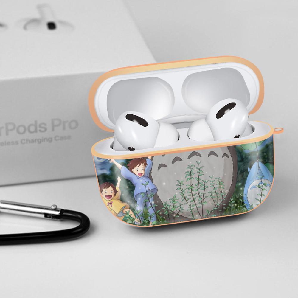 となりのトトロ 草壁メイ 草壁サツキ My Neighbor Totoro Satsuki Kusakabe Mei Kusakabe 【AirPods Pro用】ハードシェル保護ケース｜耐衝撃・防指紋・カラビナ付き商品仕様