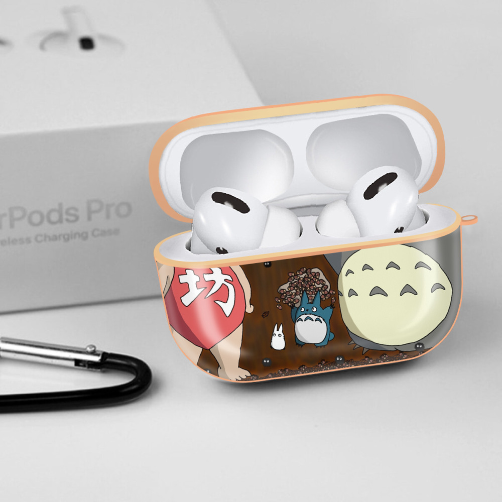 となりのトトロ 草壁メイ 草壁サツキ My Neighbor Totoro Satsuki Kusakabe Mei Kusakabe 【AirPods Pro用】ハードシェル保護ケース｜耐衝撃・防指紋・カラビナ付き商品仕様