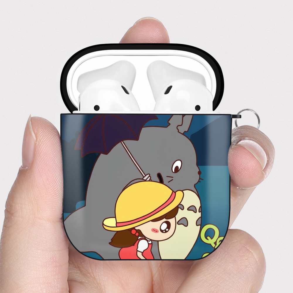 （画像用） となりのトトロ 草壁メイ 草壁サツキ My Neighbor Totoro Satsuki Kusakabe Mei Kusakabe AirPods 第2世代保護ケース ハードシェル ブラック 耐衝撃・防指紋・カラビナ付き