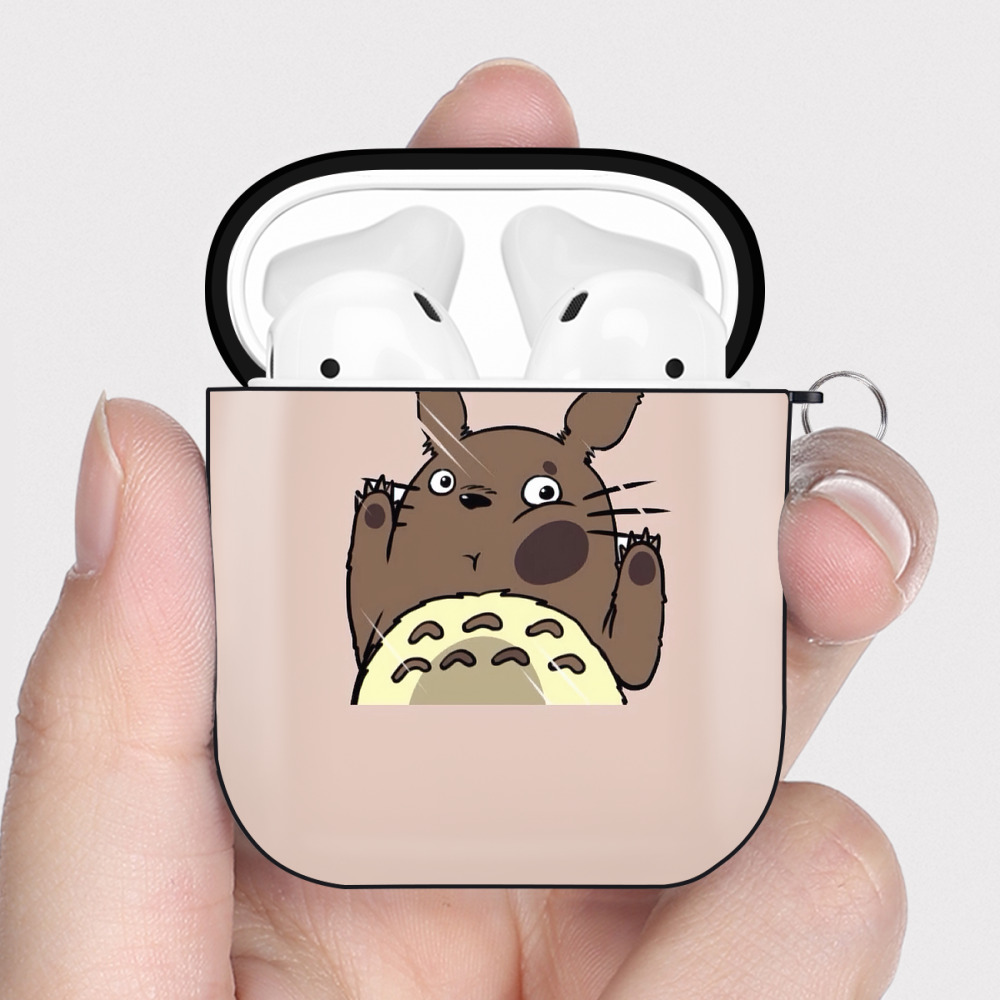 （画像用） となりのトトロ 草壁メイ 草壁サツキ My Neighbor Totoro Satsuki Kusakabe Mei Kusakabe AirPods 第2世代保護ケース ハードシェル ブラック 耐衝撃・防指紋・カラビナ付き