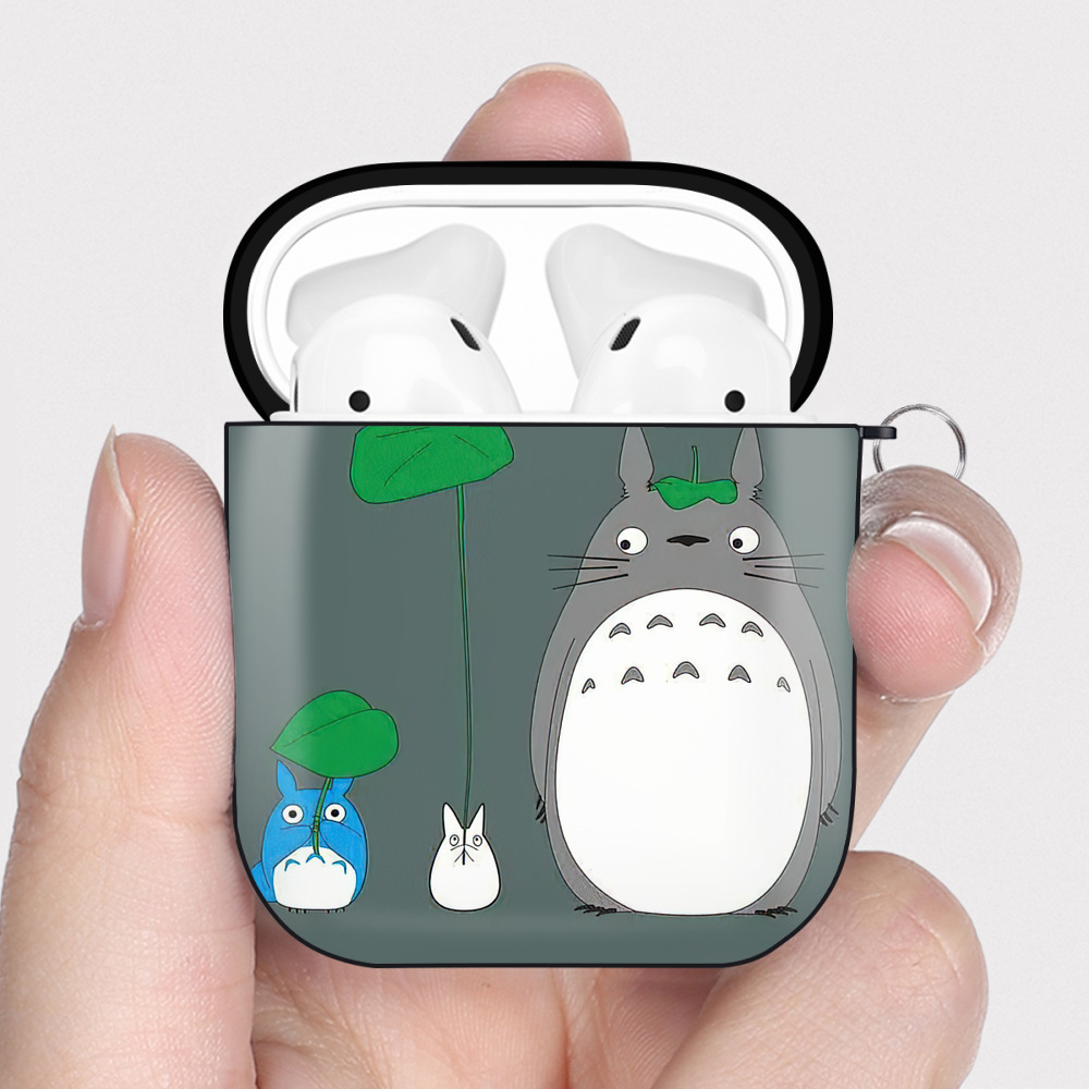 （画像用） となりのトトロ 草壁メイ 草壁サツキ My Neighbor Totoro Satsuki Kusakabe Mei Kusakabe AirPods 第2世代保護ケース ハードシェル ブラック 耐衝撃・防指紋・カラビナ付き