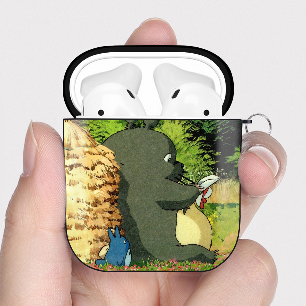 （画像用） となりのトトロ 草壁メイ 草壁サツキ My Neighbor Totoro Satsuki Kusakabe Mei Kusakabe AirPods 第2世代保護ケース ハードシェル ブラック 耐衝撃・防指紋・カラビナ付き