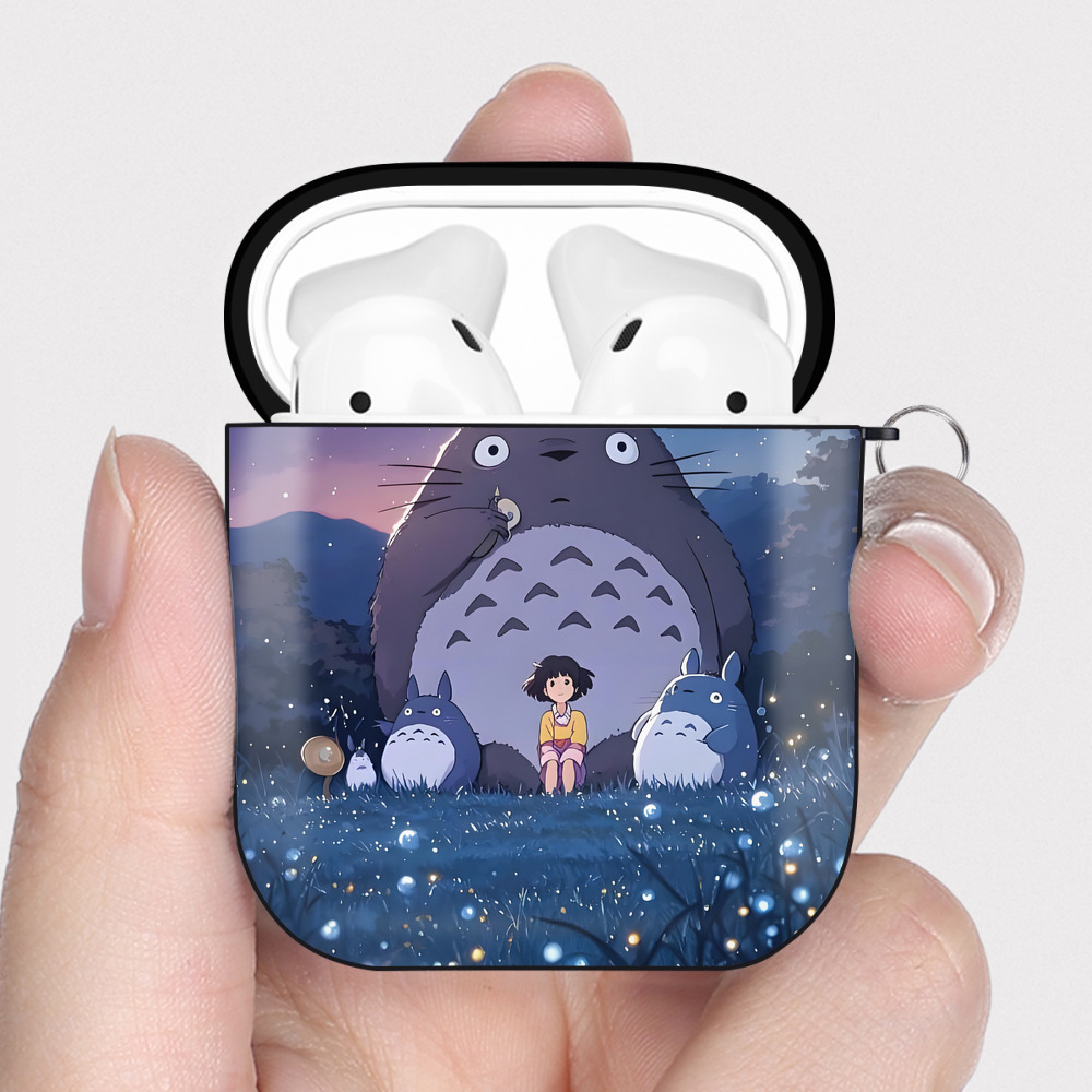 （画像用） となりのトトロ 草壁メイ 草壁サツキ My Neighbor Totoro Satsuki Kusakabe Mei Kusakabe AirPods 第2世代保護ケース ハードシェル ブラック 耐衝撃・防指紋・カラビナ付き