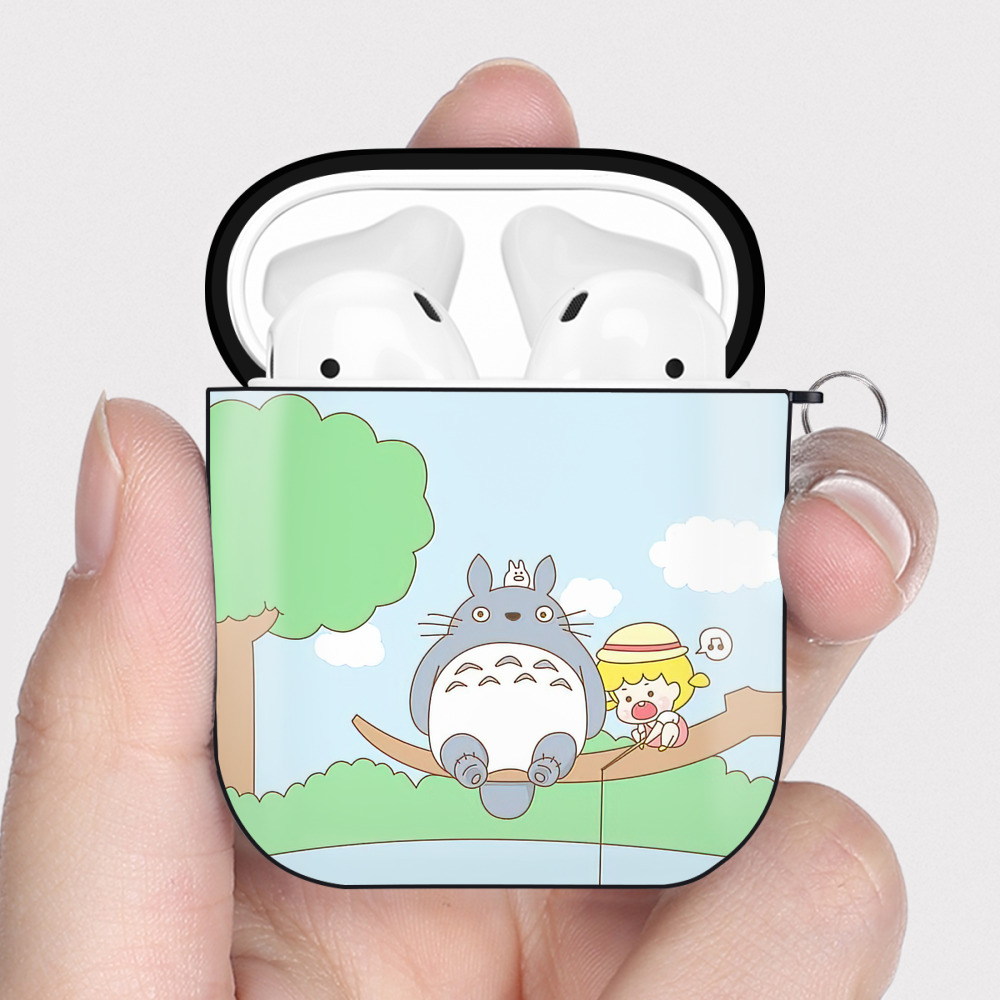 （画像用） となりのトトロ 草壁メイ 草壁サツキ My Neighbor Totoro Satsuki Kusakabe Mei Kusakabe AirPods 第2世代保護ケース ハードシェル ブラック 耐衝撃・防指紋・カラビナ付き