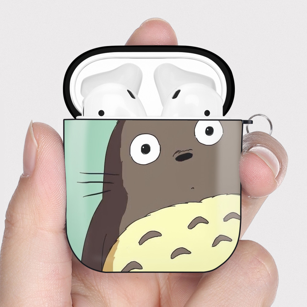（画像用） となりのトトロ 草壁メイ 草壁サツキ My Neighbor Totoro Satsuki Kusakabe Mei Kusakabe AirPods 第2世代保護ケース ハードシェル ブラック 耐衝撃・防指紋・カラビナ付き