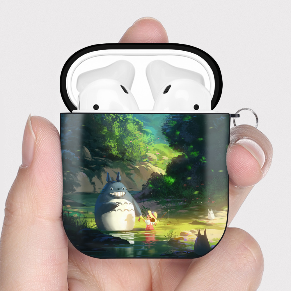（画像用） となりのトトロ 草壁メイ 草壁サツキ My Neighbor Totoro Satsuki Kusakabe Mei Kusakabe AirPods 第2世代保護ケース ハードシェル ブラック 耐衝撃・防指紋・カラビナ付き