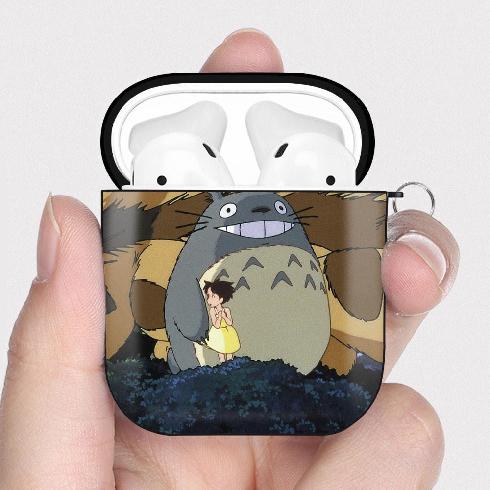 （画像用） となりのトトロ 草壁メイ 草壁サツキ My Neighbor Totoro Satsuki Kusakabe Mei Kusakabe AirPods 第2世代保護ケース ハードシェル ブラック 耐衝撃・防指紋・カラビナ付き