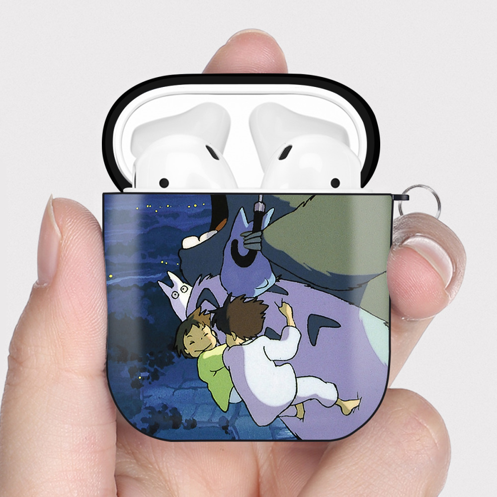 （画像用） となりのトトロ 草壁メイ 草壁サツキ My Neighbor Totoro Satsuki Kusakabe Mei Kusakabe AirPods 第2世代保護ケース ハードシェル ブラック 耐衝撃・防指紋・カラビナ付き