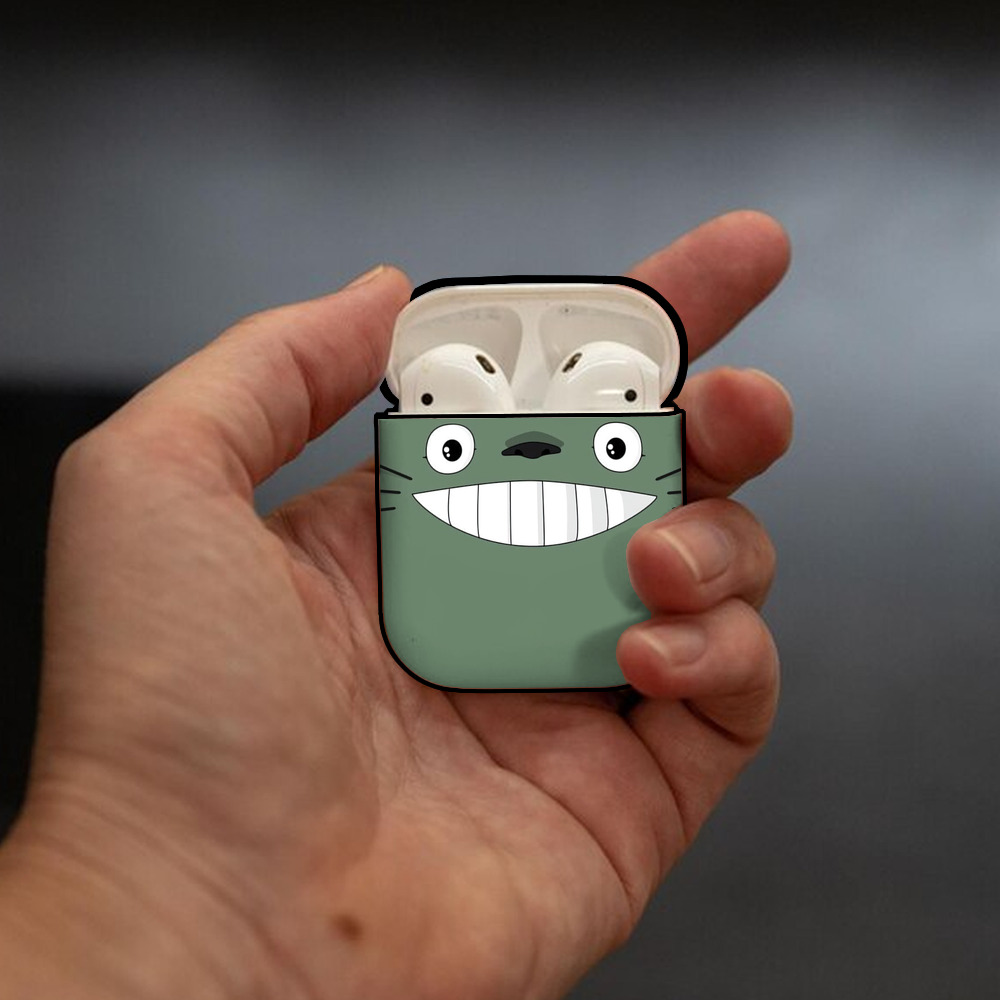 となりのトトロ 草壁メイ 草壁サツキ My Neighbor Totoro Satsuki Kusakabe Mei Kusakabe AirPods 第2世代保護ケース ハードシェル ブラック 耐衝撃・防指紋・カラビナ付き