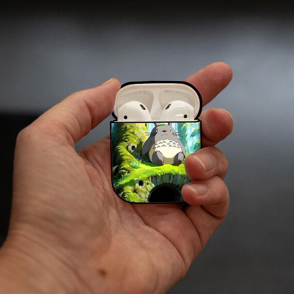 となりのトトロ 草壁メイ 草壁サツキ My Neighbor Totoro Satsuki Kusakabe Mei Kusakabe AirPods 第2世代保護ケース ハードシェル ブラック 耐衝撃・防指紋・カラビナ付き