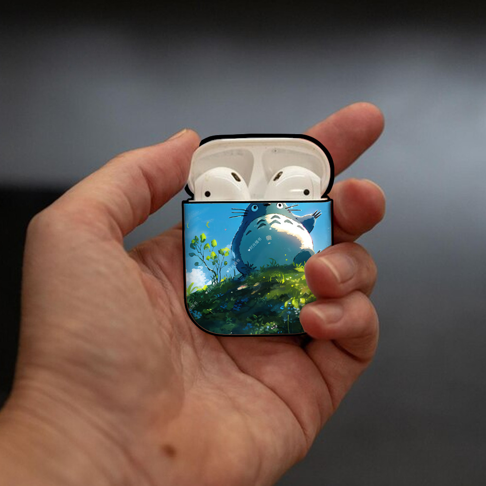 となりのトトロ 草壁メイ 草壁サツキ My Neighbor Totoro Satsuki Kusakabe Mei Kusakabe AirPods 第2世代保護ケース ハードシェル ブラック 耐衝撃・防指紋・カラビナ付き