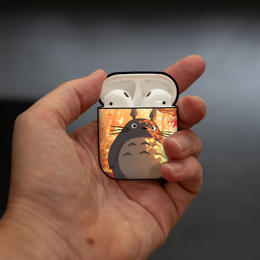 となりのトトロ 草壁メイ 草壁サツキ My Neighbor Totoro Satsuki Kusakabe Mei Kusakabe AirPods 第2世代保護ケース ハードシェル ブラック 耐衝撃・防指紋・カラビナ付き
