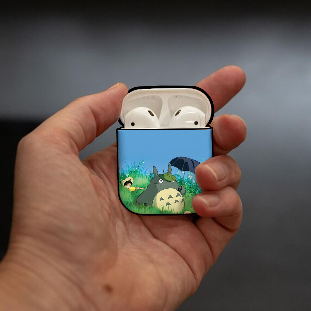 となりのトトロ 草壁メイ 草壁サツキ My Neighbor Totoro Satsuki Kusakabe Mei Kusakabe AirPods 第2世代保護ケース ハードシェル ブラック 耐衝撃・防指紋・カラビナ付き