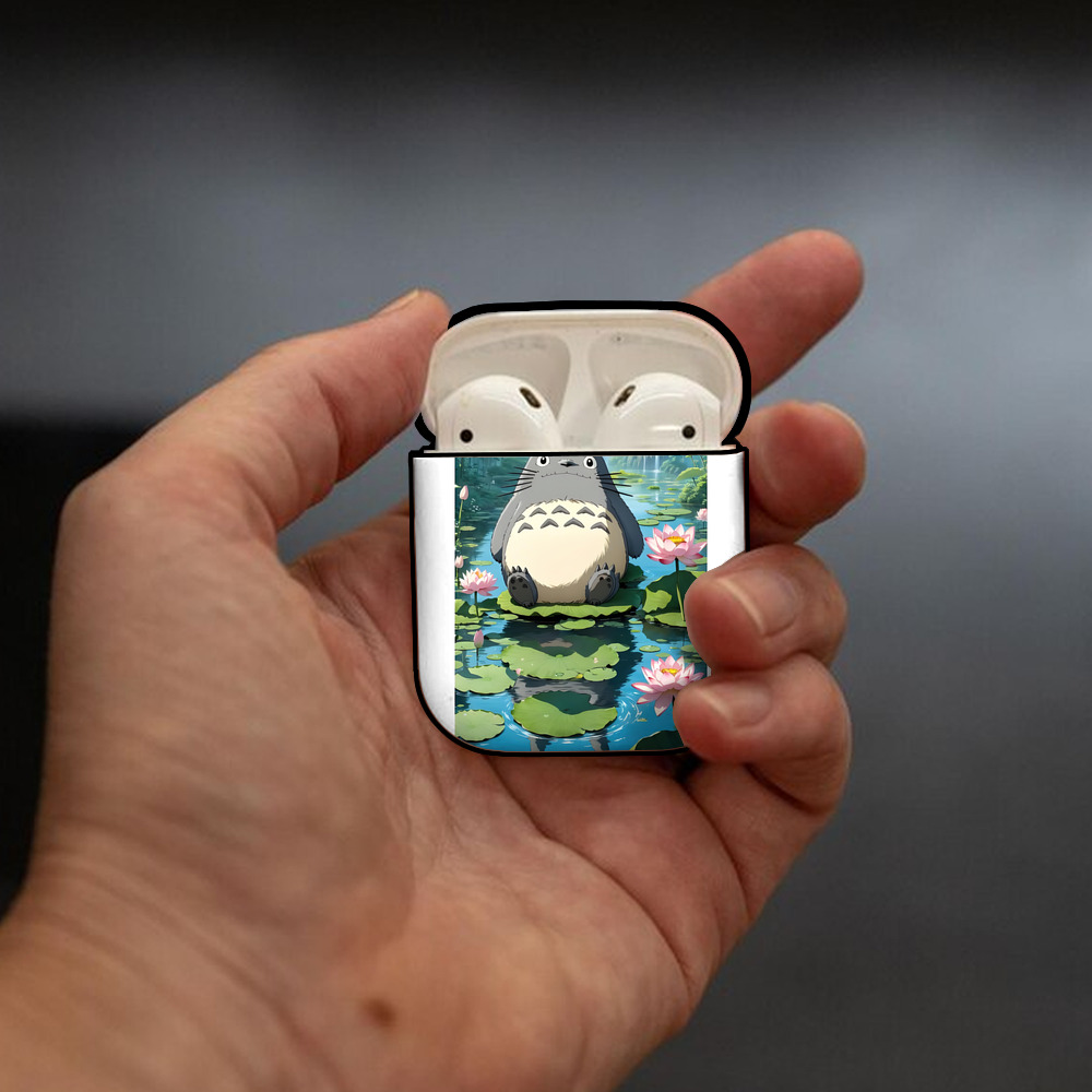となりのトトロ 草壁メイ 草壁サツキ My Neighbor Totoro Satsuki Kusakabe Mei Kusakabe AirPods 第2世代保護ケース ハードシェル ブラック 耐衝撃・防指紋・カラビナ付き