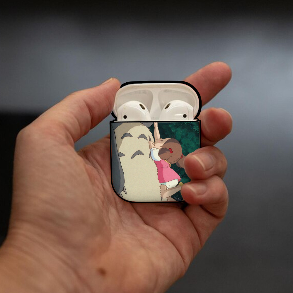 となりのトトロ 草壁メイ 草壁サツキ My Neighbor Totoro Satsuki Kusakabe Mei Kusakabe AirPods 第2世代保護ケース ハードシェル ブラック 耐衝撃・防指紋・カラビナ付き