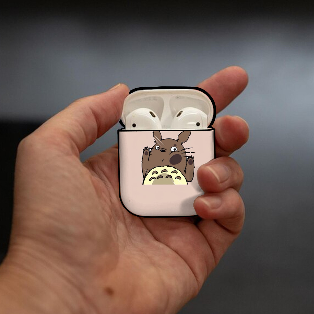 となりのトトロ 草壁メイ 草壁サツキ My Neighbor Totoro Satsuki Kusakabe Mei Kusakabe AirPods 第2世代保護ケース ハードシェル ブラック 耐衝撃・防指紋・カラビナ付き