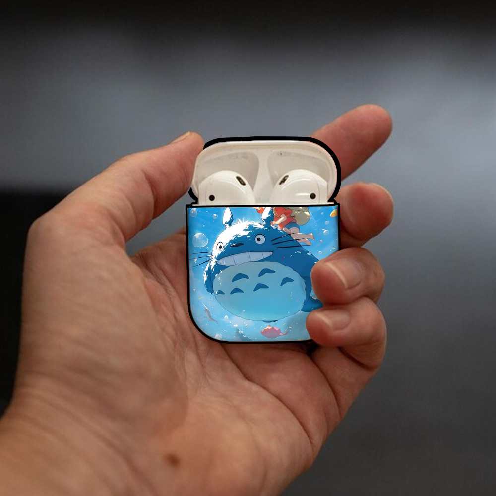 となりのトトロ 草壁メイ 草壁サツキ My Neighbor Totoro Satsuki Kusakabe Mei Kusakabe AirPods 第2世代保護ケース ハードシェル ブラック 耐衝撃・防指紋・カラビナ付き