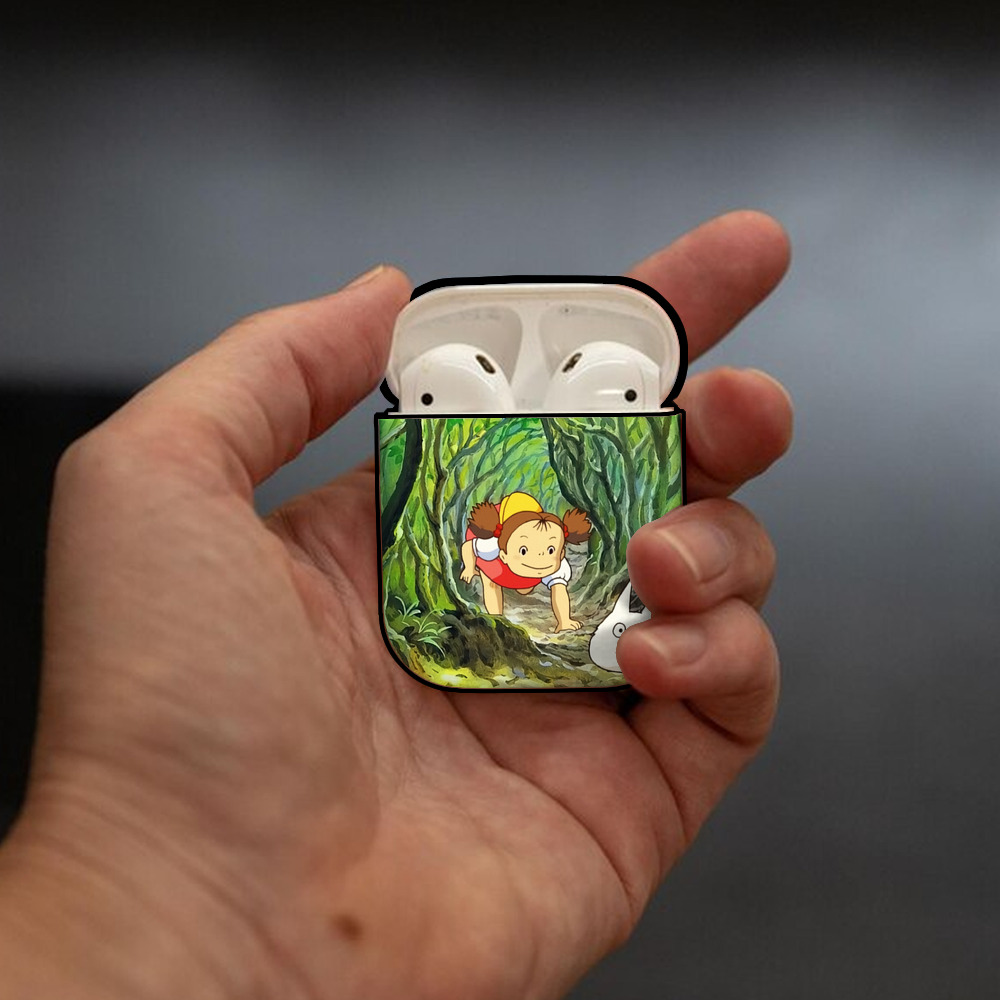 となりのトトロ 草壁メイ 草壁サツキ My Neighbor Totoro Satsuki Kusakabe Mei Kusakabe AirPods 第2世代保護ケース ハードシェル ブラック 耐衝撃・防指紋・カラビナ付き