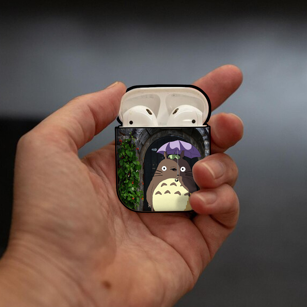 となりのトトロ 草壁メイ 草壁サツキ My Neighbor Totoro Satsuki Kusakabe Mei Kusakabe AirPods 第2世代保護ケース ハードシェル ブラック 耐衝撃・防指紋・カラビナ付き