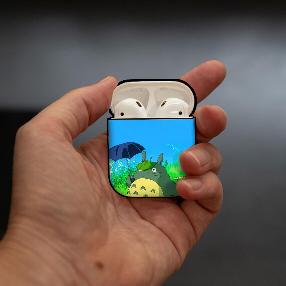 となりのトトロ 草壁メイ 草壁サツキ My Neighbor Totoro Satsuki Kusakabe Mei Kusakabe AirPods 第2世代保護ケース ハードシェル ブラック 耐衝撃・防指紋・カラビナ付き