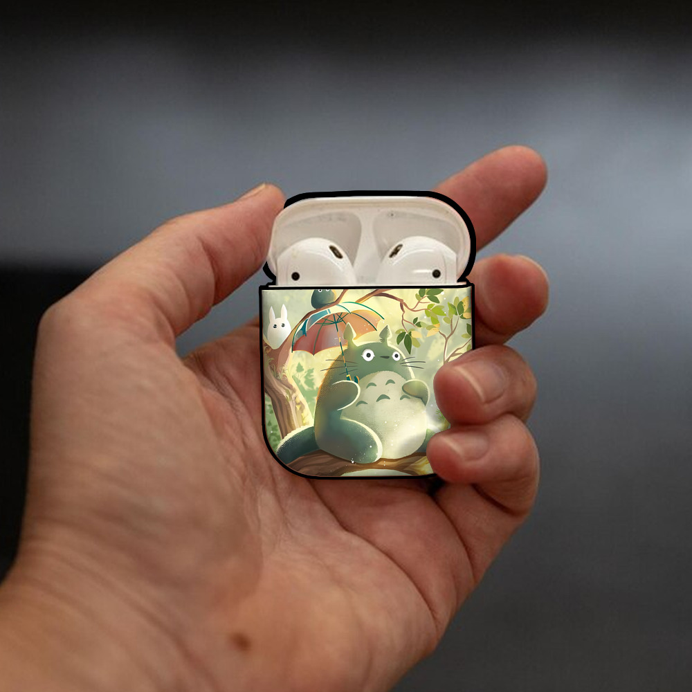 となりのトトロ 草壁メイ 草壁サツキ My Neighbor Totoro Satsuki Kusakabe Mei Kusakabe AirPods 第2世代保護ケース ハードシェル ブラック 耐衝撃・防指紋・カラビナ付き
