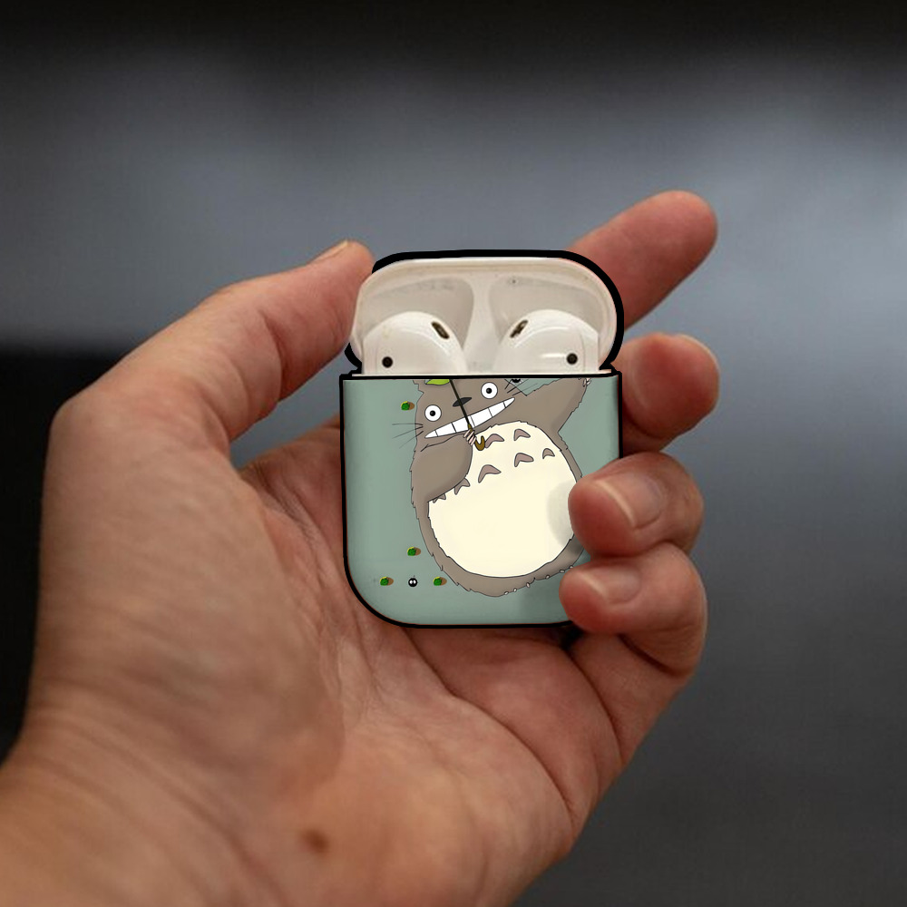 となりのトトロ 草壁メイ 草壁サツキ My Neighbor Totoro Satsuki Kusakabe Mei Kusakabe AirPods 第2世代保護ケース ハードシェル ブラック 耐衝撃・防指紋・カラビナ付き