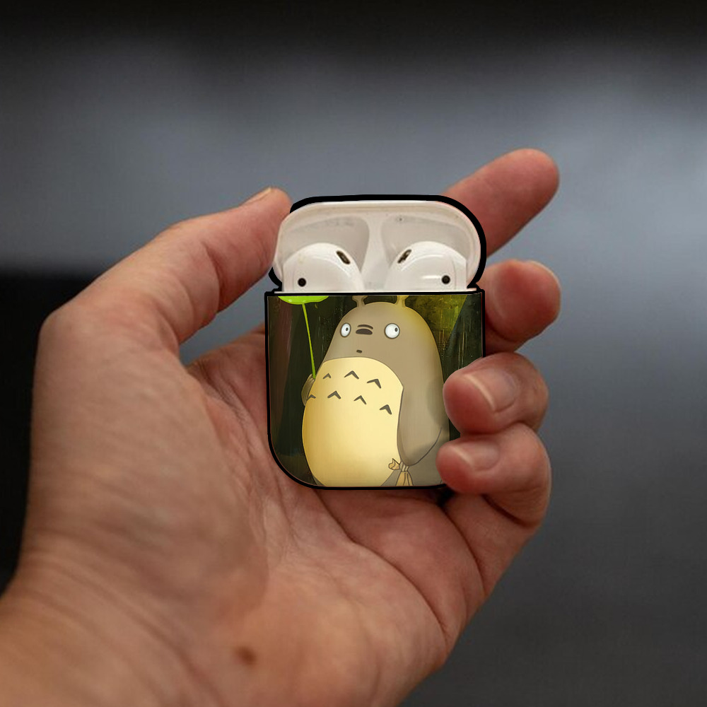 となりのトトロ 草壁メイ 草壁サツキ My Neighbor Totoro Satsuki Kusakabe Mei Kusakabe AirPods 第2世代保護ケース ハードシェル ブラック 耐衝撃・防指紋・カラビナ付き