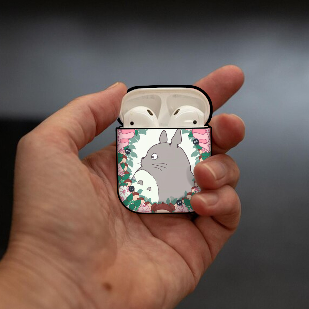 となりのトトロ 草壁メイ 草壁サツキ My Neighbor Totoro Satsuki Kusakabe Mei Kusakabe AirPods 第2世代保護ケース ハードシェル ブラック 耐衝撃・防指紋・カラビナ付き