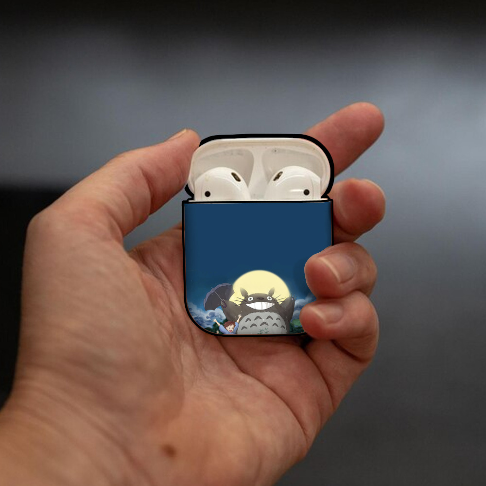 となりのトトロ 草壁メイ 草壁サツキ My Neighbor Totoro Satsuki Kusakabe Mei Kusakabe AirPods 第2世代保護ケース ハードシェル ブラック 耐衝撃・防指紋・カラビナ付き