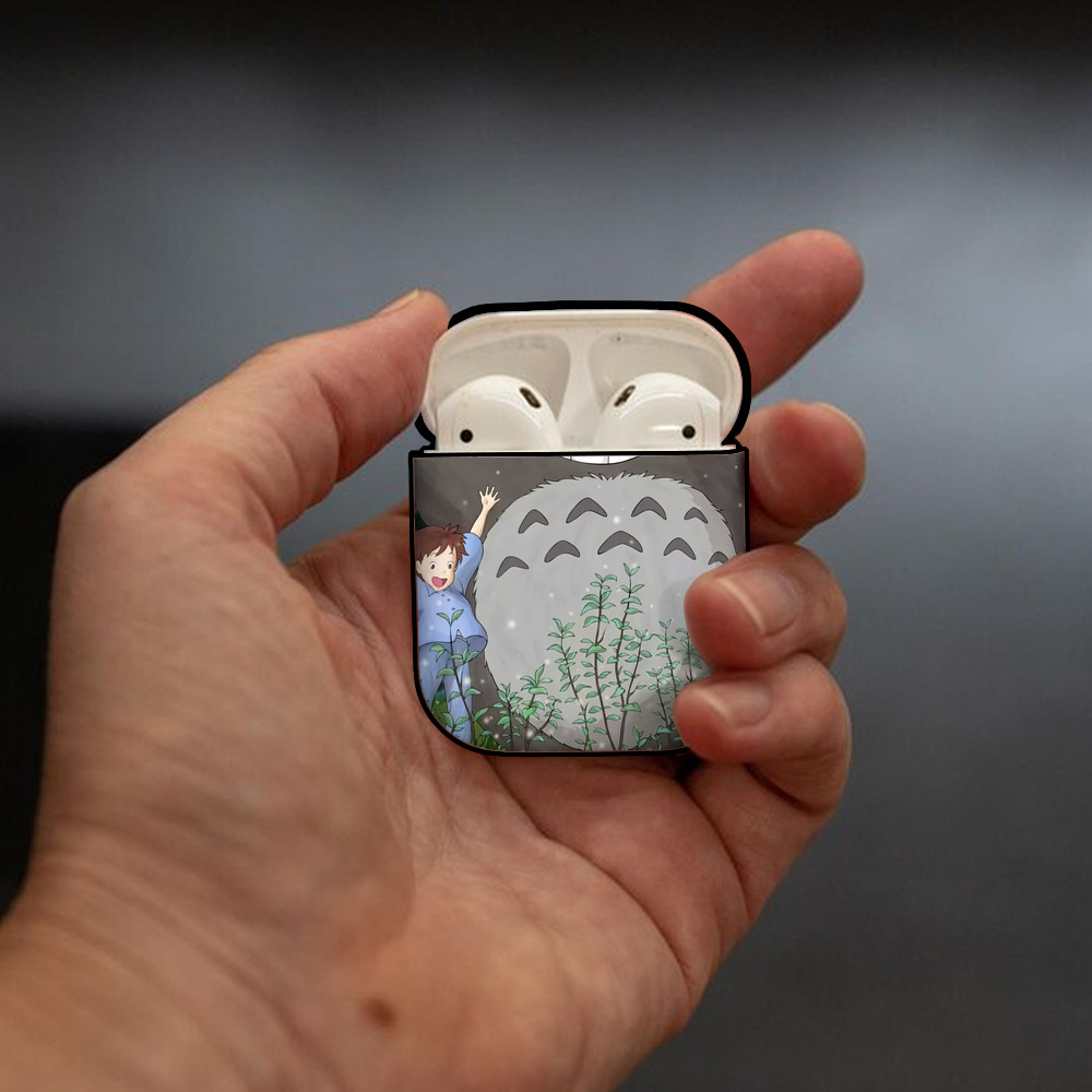 となりのトトロ 草壁メイ 草壁サツキ My Neighbor Totoro Satsuki Kusakabe Mei Kusakabe AirPods 第2世代保護ケース ハードシェル ブラック 耐衝撃・防指紋・カラビナ付き