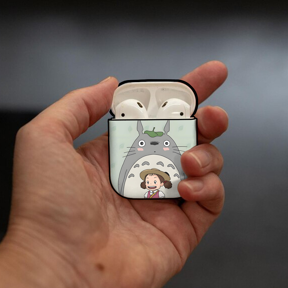 となりのトトロ 草壁メイ 草壁サツキ My Neighbor Totoro Satsuki Kusakabe Mei Kusakabe AirPods 第2世代保護ケース ハードシェル ブラック 耐衝撃・防指紋・カラビナ付き