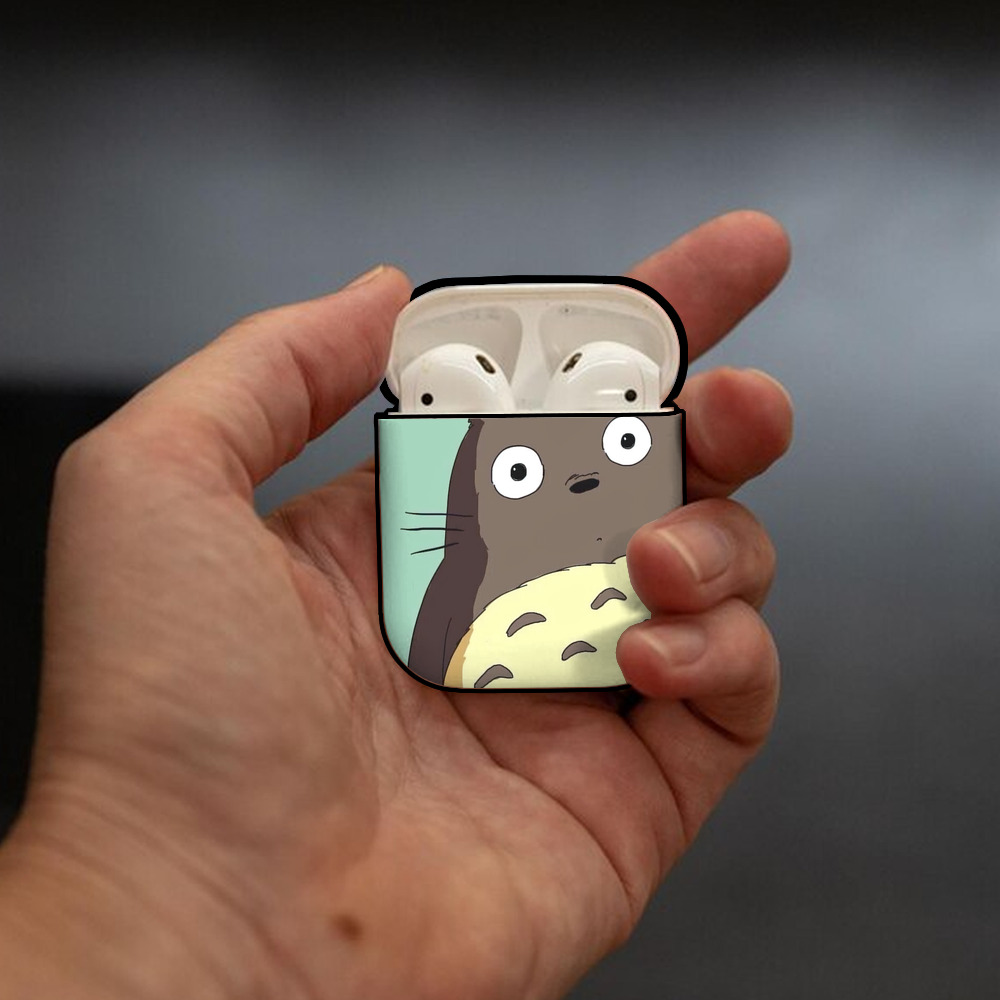 となりのトトロ 草壁メイ 草壁サツキ My Neighbor Totoro Satsuki Kusakabe Mei Kusakabe AirPods 第2世代保護ケース ハードシェル ブラック 耐衝撃・防指紋・カラビナ付き