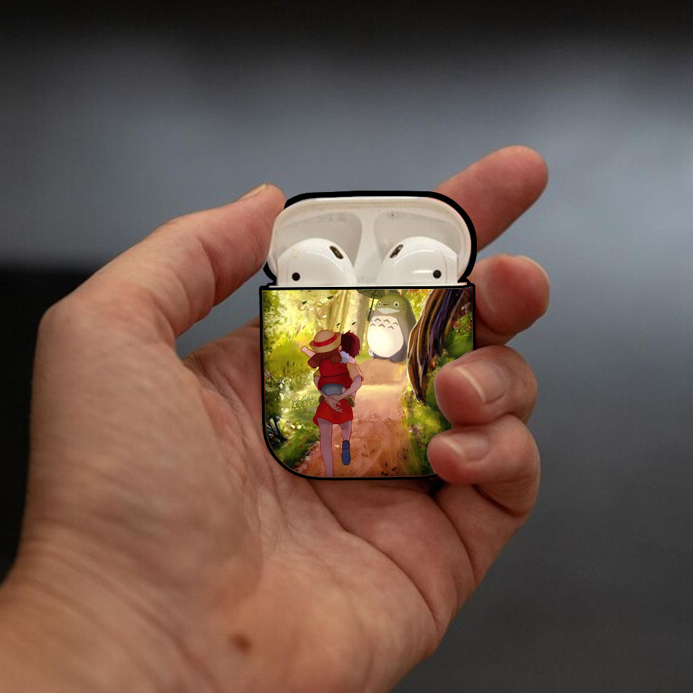 となりのトトロ 草壁メイ 草壁サツキ My Neighbor Totoro Satsuki Kusakabe Mei Kusakabe AirPods 第2世代保護ケース ハードシェル ブラック 耐衝撃・防指紋・カラビナ付き