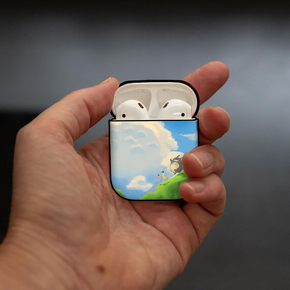 となりのトトロ 草壁メイ 草壁サツキ My Neighbor Totoro Satsuki Kusakabe Mei Kusakabe AirPods 第2世代保護ケース ハードシェル ブラック 耐衝撃・防指紋・カラビナ付き