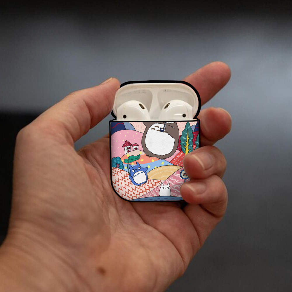 となりのトトロ 草壁メイ 草壁サツキ My Neighbor Totoro Satsuki Kusakabe Mei Kusakabe AirPods 第2世代保護ケース ハードシェル ブラック 耐衝撃・防指紋・カラビナ付き