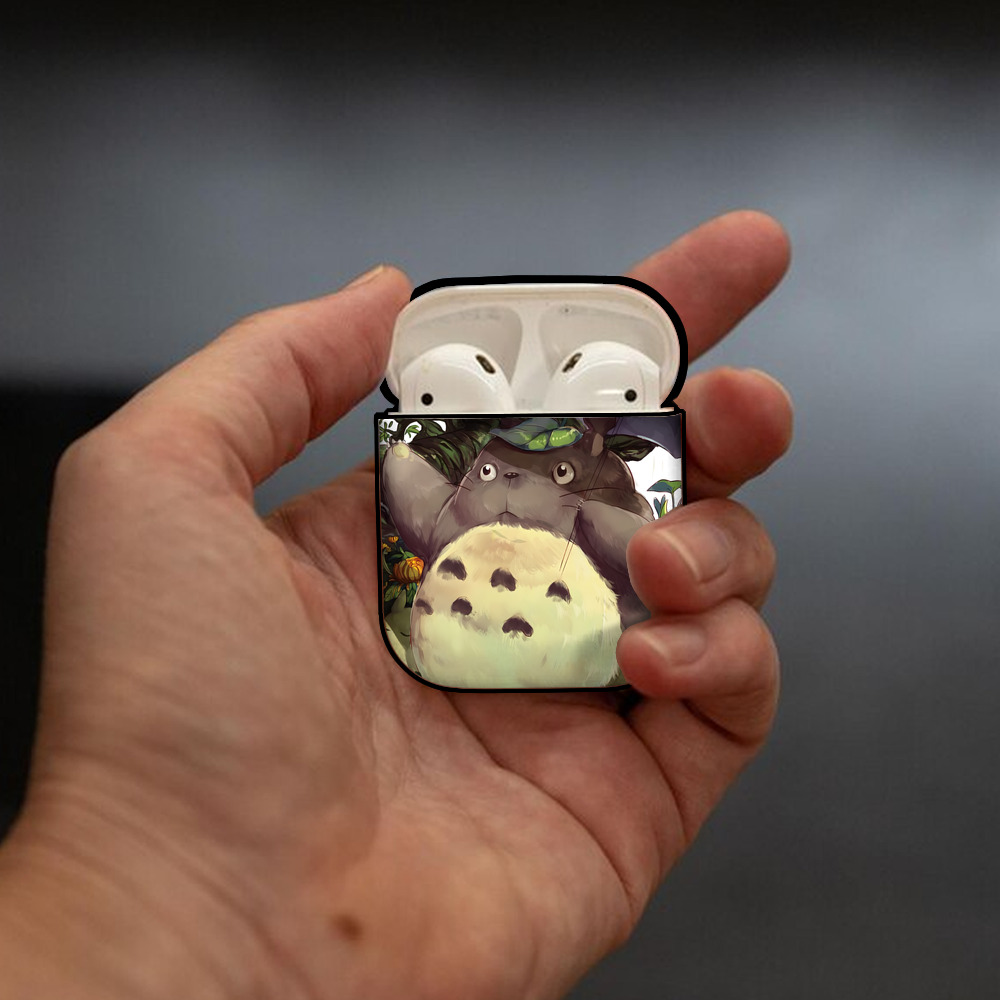 となりのトトロ 草壁メイ 草壁サツキ My Neighbor Totoro Satsuki Kusakabe Mei Kusakabe AirPods 第2世代保護ケース ハードシェル ブラック 耐衝撃・防指紋・カラビナ付き